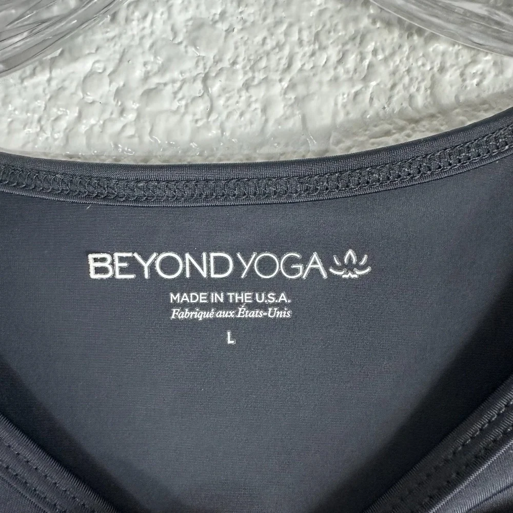 Beyond Yoga Cruz Scalloped Cropped Long Sleeve Top in Black SZ L
